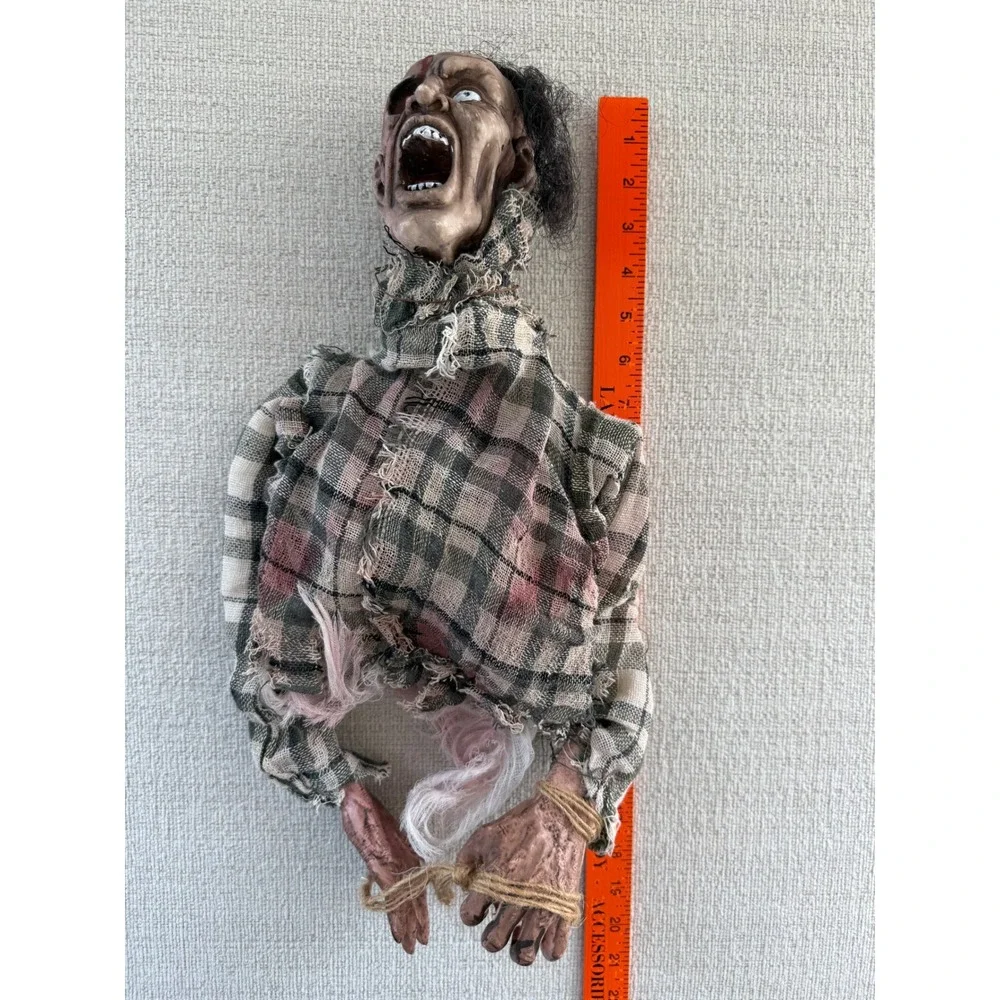 Zombie Torso Halloween Prop Severed Head Horror Haunted House Decor Screaming
